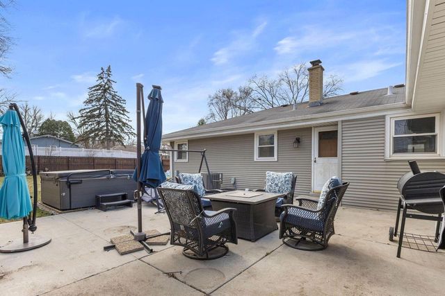 11925 W Lynx AVENUE, Milwaukee, WI 53225