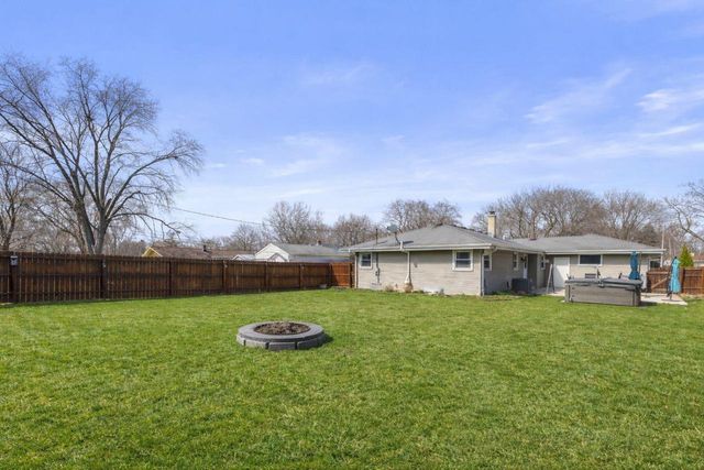 11925 W Lynx AVENUE, Milwaukee, WI 53225