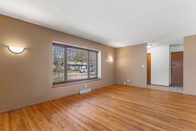 11925 W Lynx AVENUE, Milwaukee, WI 53225