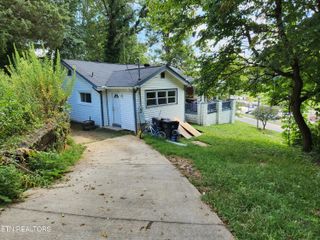 5516-5518 N Broadway St, Knoxville, TN 37918