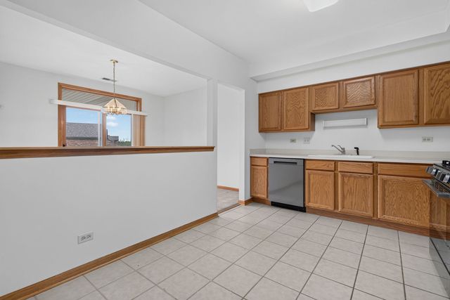 15751 S Ravinia Avenue 2N, Orland Park, IL 60462