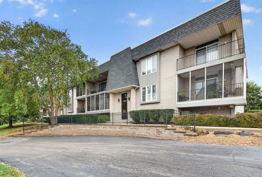 15751 S Ravinia Avenue 2N, Orland Park, IL 60462
