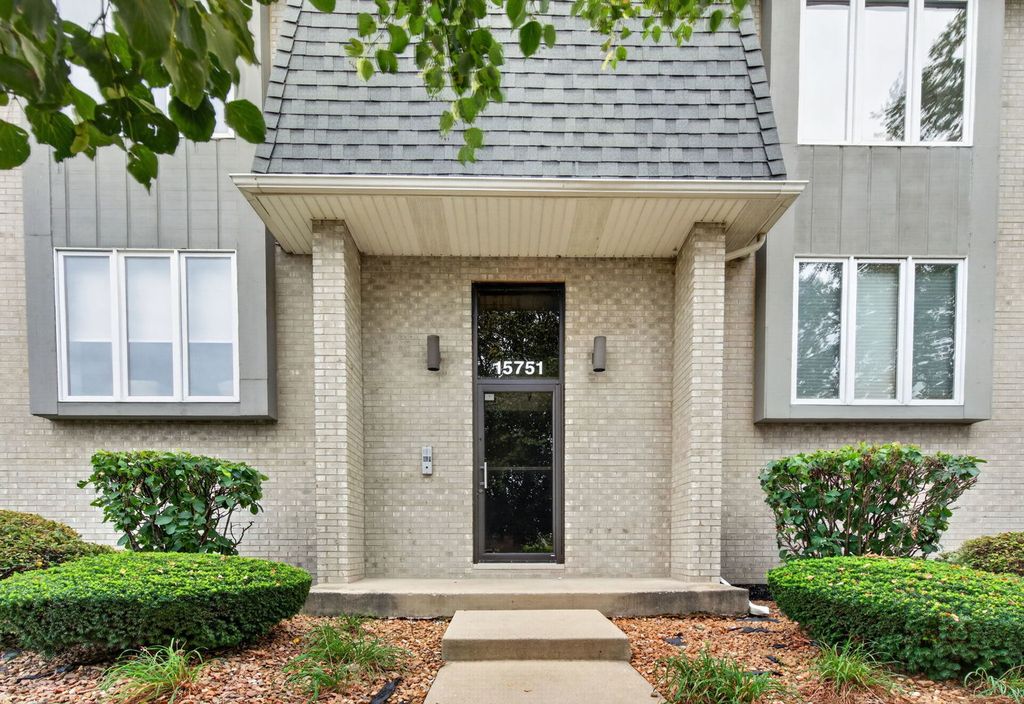 15751 S Ravinia Avenue 2N, Orland Park, IL 60462 — photo 2