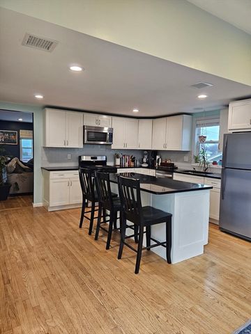 7 Circle Hill Rd, Salem, MA 01970