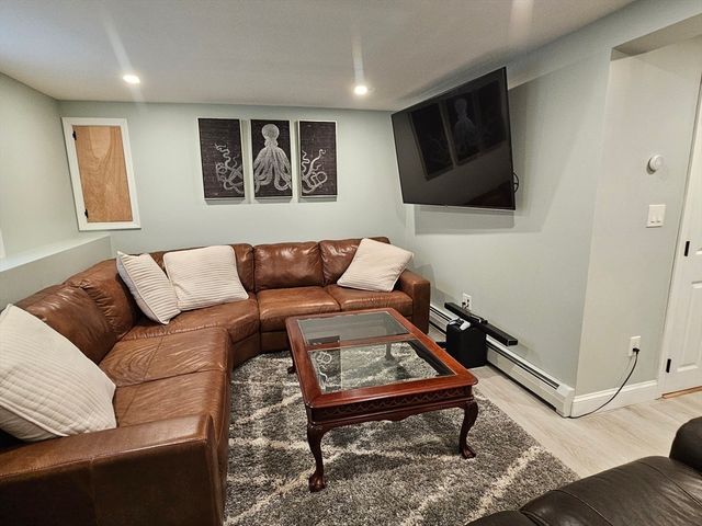 7 Circle Hill Rd, Salem, MA 01970