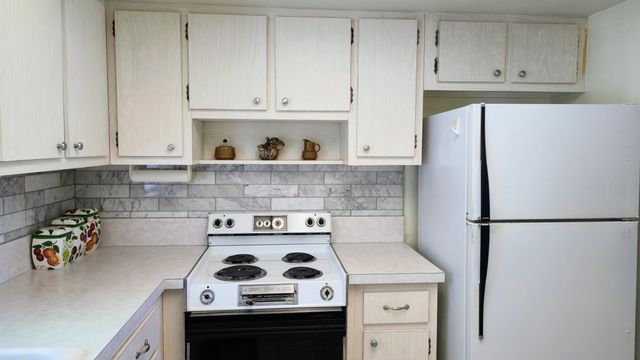 2800 Ashley Drive E B, West Palm Beach, FL 33415