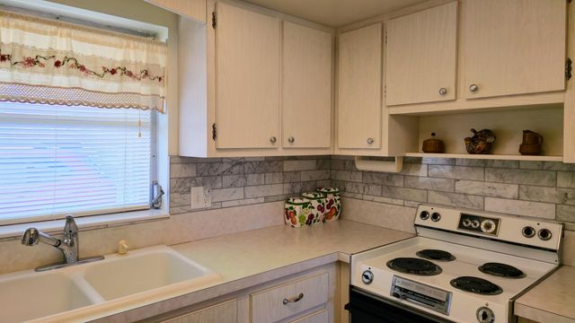 2800 Ashley Drive E B, West Palm Beach, FL 33415