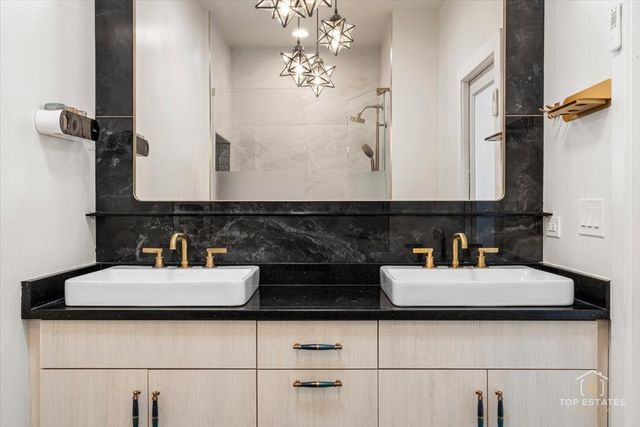 2253 W Coulter Street 1, Chicago, IL 60608