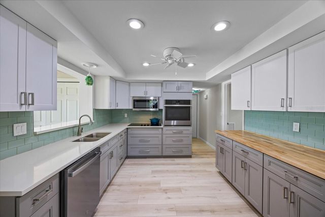 7886 9TH AVENUE S, St Petersburg, FL 33707