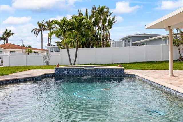 7886 9TH AVENUE S, St Petersburg, FL 33707