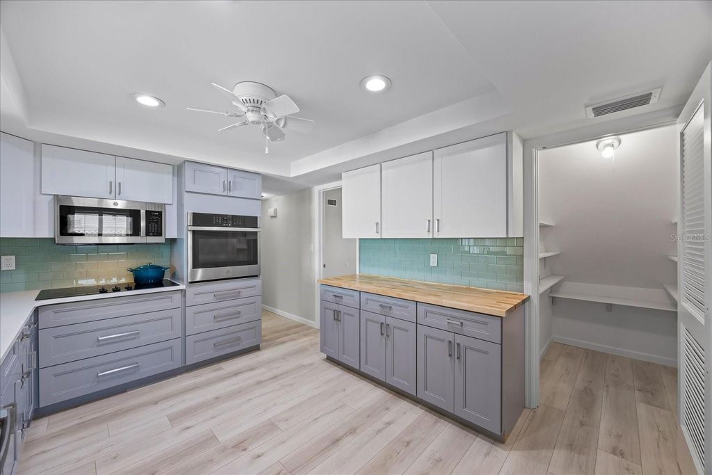 Image 22 of property listing at 7886 9TH AVENUE S, St Petersburg, FL 33707