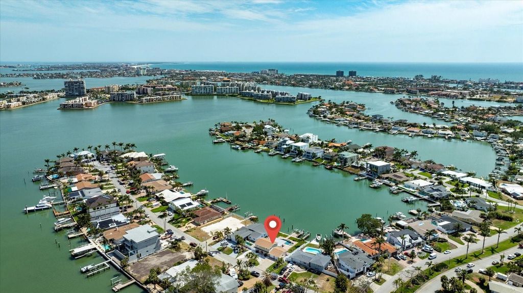 Image 4 of property listing at 7886 9TH AVENUE S, St Petersburg, FL 33707