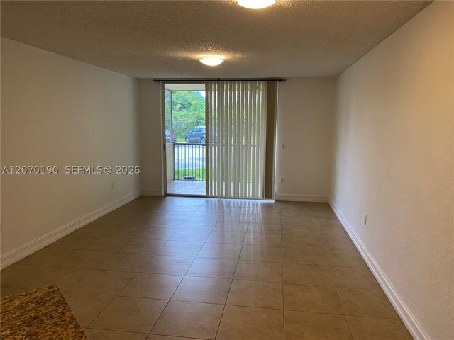 8245 Lake Dr 101, Doral, FL 33166