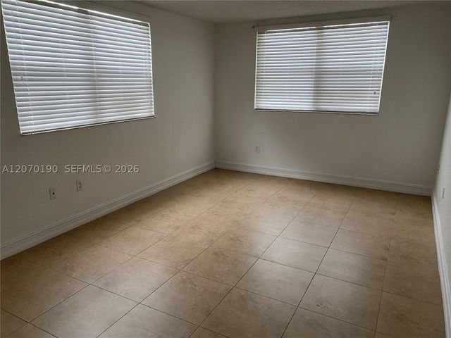8245 Lake Dr 101, Doral, FL 33166