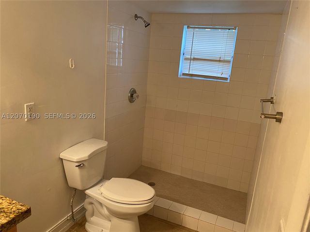 8245 Lake Dr 101, Doral, FL 33166