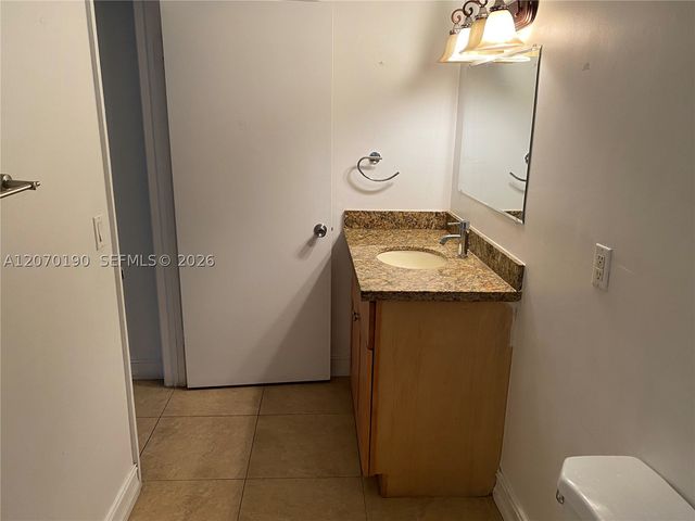 8245 Lake Dr 101, Doral, FL 33166