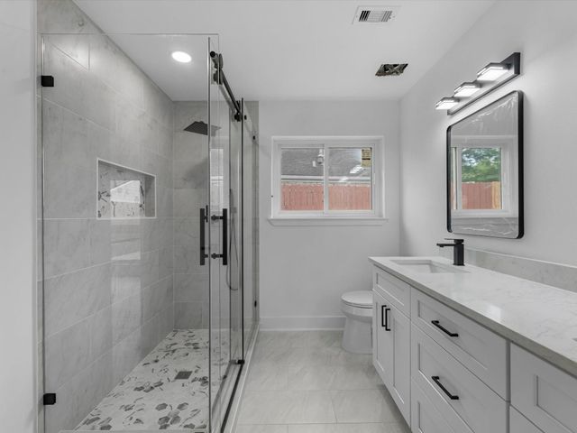 2231 Round Lake Dr, Houston, TX 77077