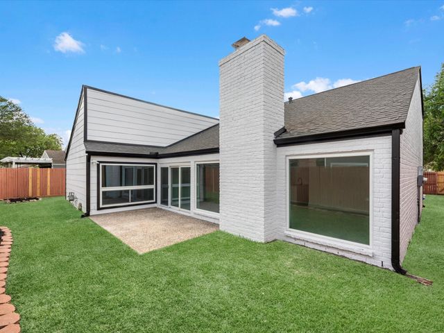 2231 Round Lake Dr, Houston, TX 77077