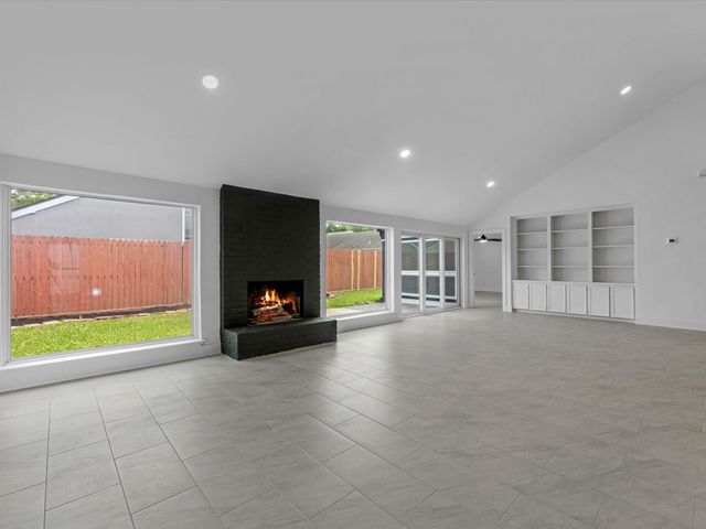 2231 Round Lake Dr, Houston, TX 77077