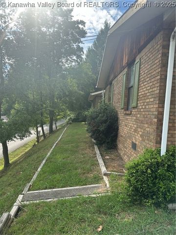 15 Woodland Drive, Madison, WV 25130