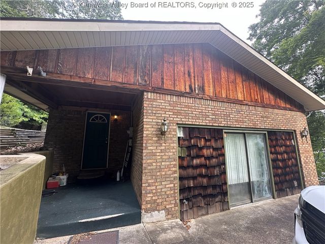 15 Woodland Drive, Madison, WV 25130