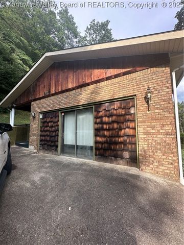 15 Woodland Drive, Madison, WV 25130