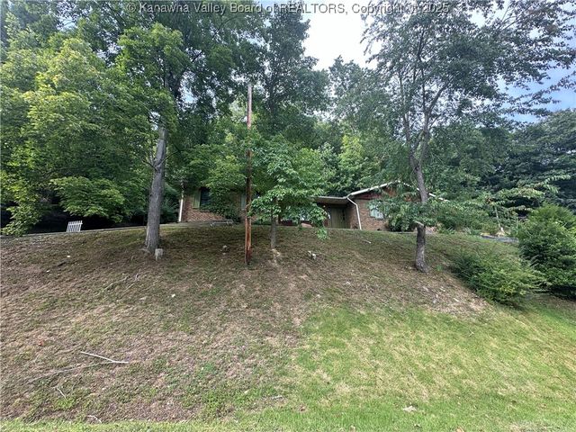 15 Woodland Drive, Madison, WV 25130