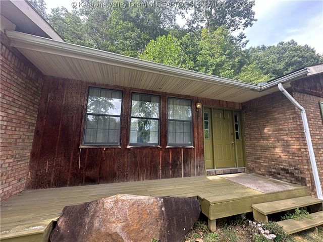 15 Woodland Drive, Madison, WV 25130