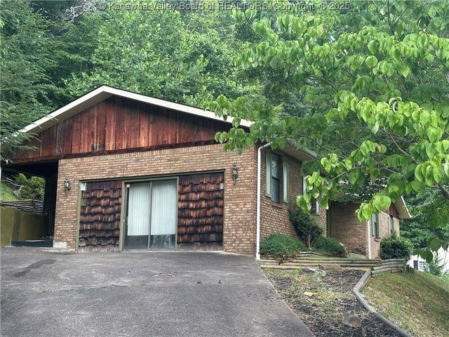15 Woodland Drive, Madison, WV 25130