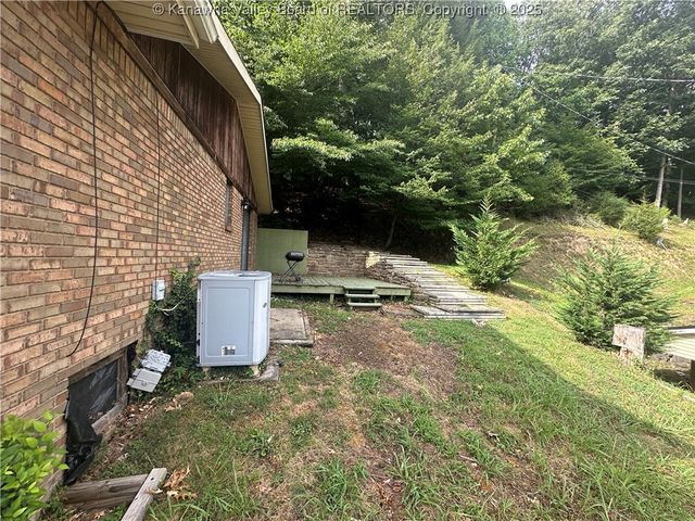 15 Woodland Drive, Madison, WV 25130