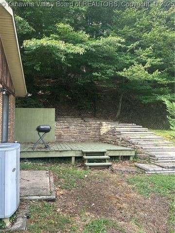 15 Woodland Drive, Madison, WV 25130