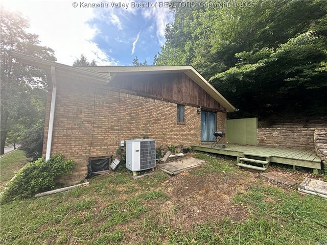 15 Woodland Drive, Madison, WV 25130