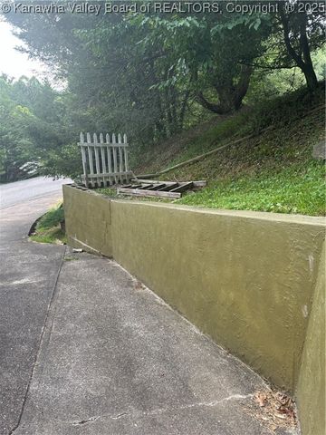 15 Woodland Drive, Madison, WV 25130