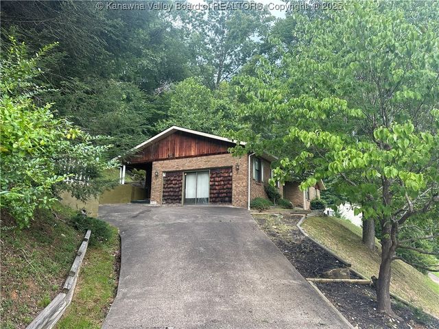 15 Woodland Drive, Madison, WV 25130