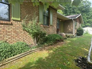 15 Woodland Drive, Madison, WV 25130