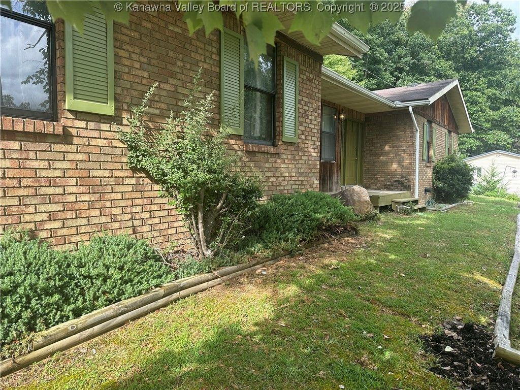 15 Woodland Drive, Madison, WV 25130
