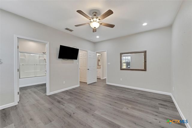 320 Holly Avenue, Luling, TX 78648