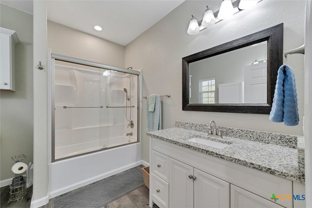 320 Holly Avenue, Luling, TX 78648