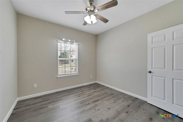 320 Holly Avenue, Luling, TX 78648