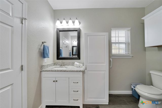 320 Holly Avenue, Luling, TX 78648