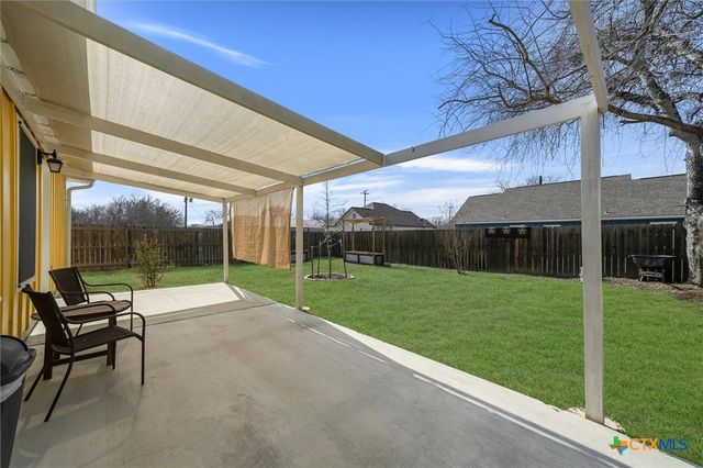 320 Holly Avenue, Luling, TX 78648