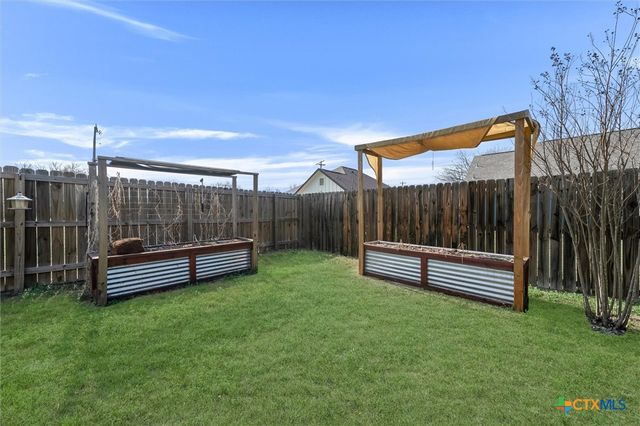 320 Holly Avenue, Luling, TX 78648