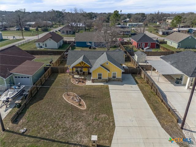 320 Holly Avenue, Luling, TX 78648