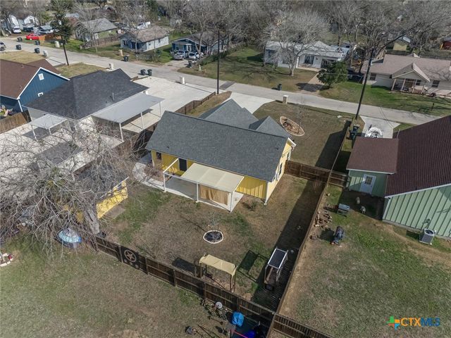 320 Holly Avenue, Luling, TX 78648