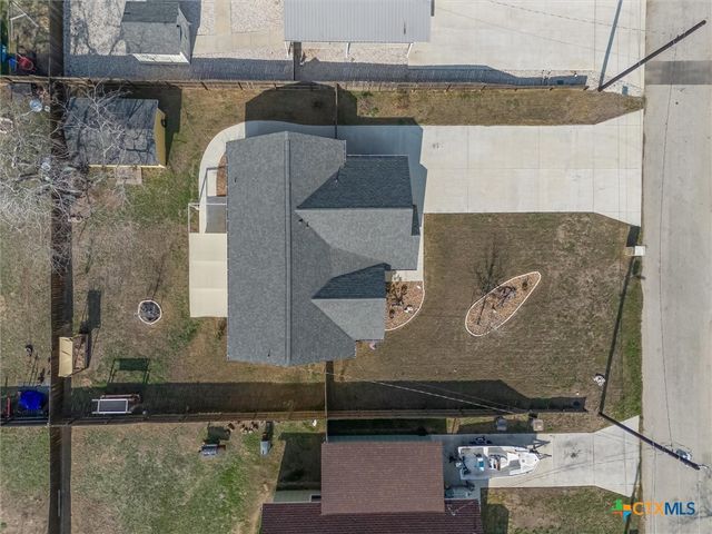 320 Holly Avenue, Luling, TX 78648