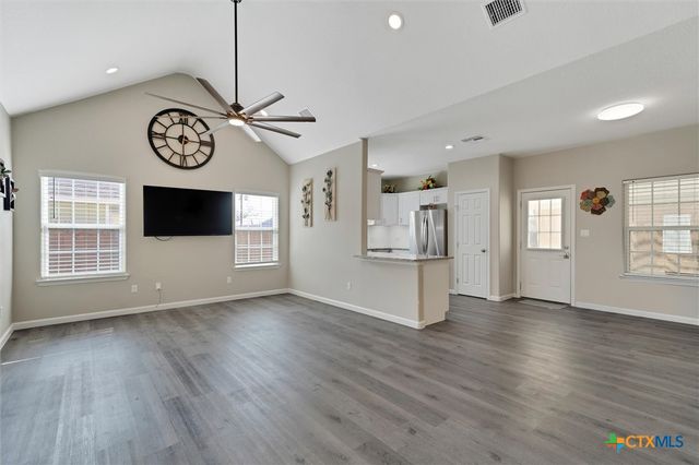 320 Holly Avenue, Luling, TX 78648