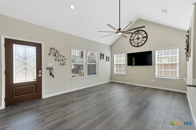 320 Holly Avenue, Luling, TX 78648