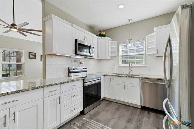320 Holly Avenue, Luling, TX 78648