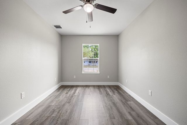 936 S 10th St, Aransas Pass, TX 78336