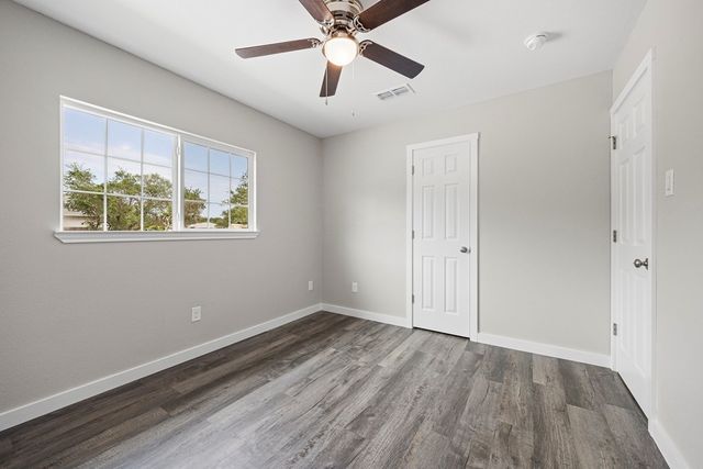 936 S 10th St, Aransas Pass, TX 78336